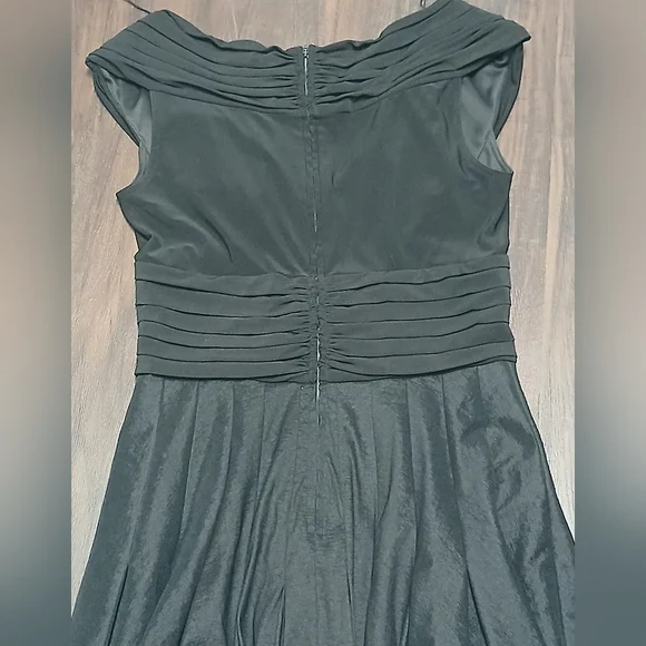 Adrianna Papell Black Pleated Midi Dress - Picture 4 of 8